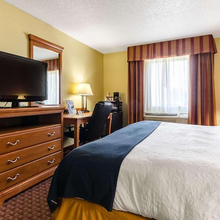 Rodeway Inn & Suites Jacksonville Near Camp Lejeune Экстерьер фото