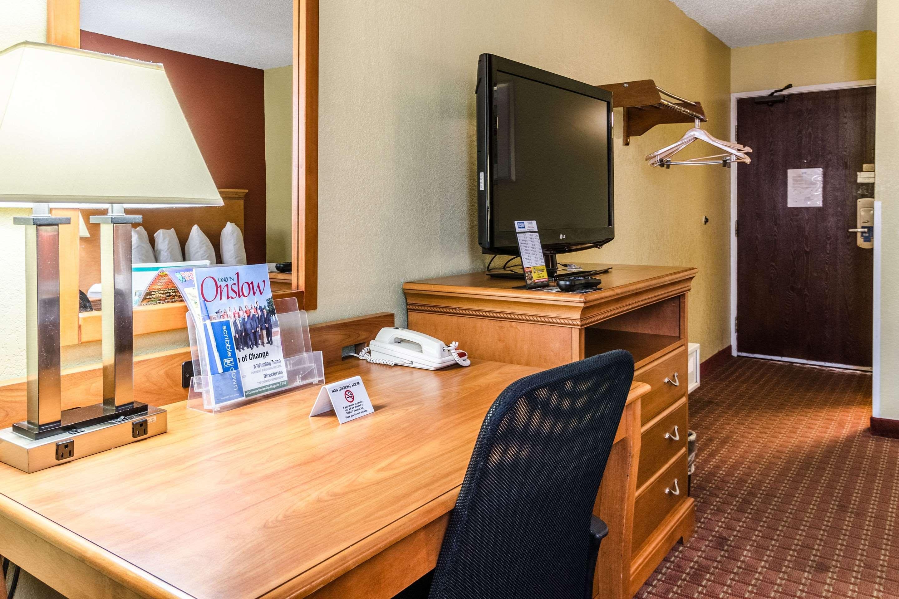 Rodeway Inn & Suites Jacksonville Near Camp Lejeune Экстерьер фото