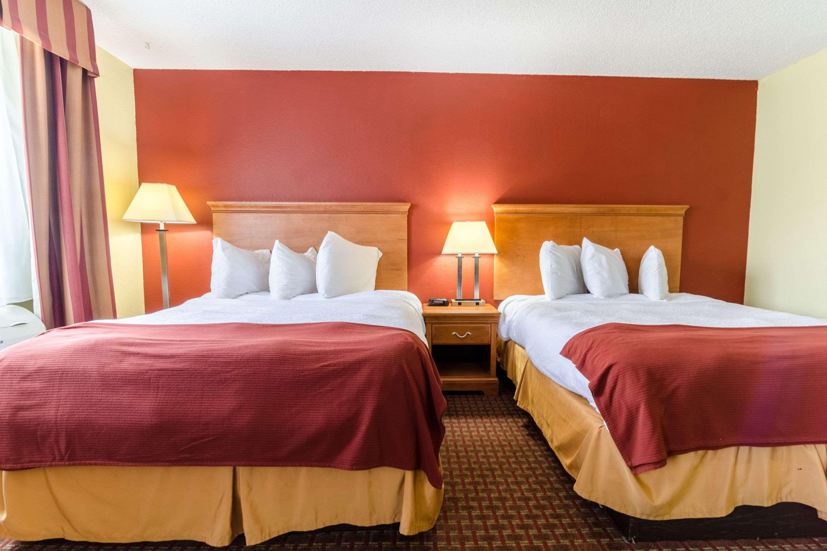Rodeway Inn & Suites Jacksonville Near Camp Lejeune Экстерьер фото