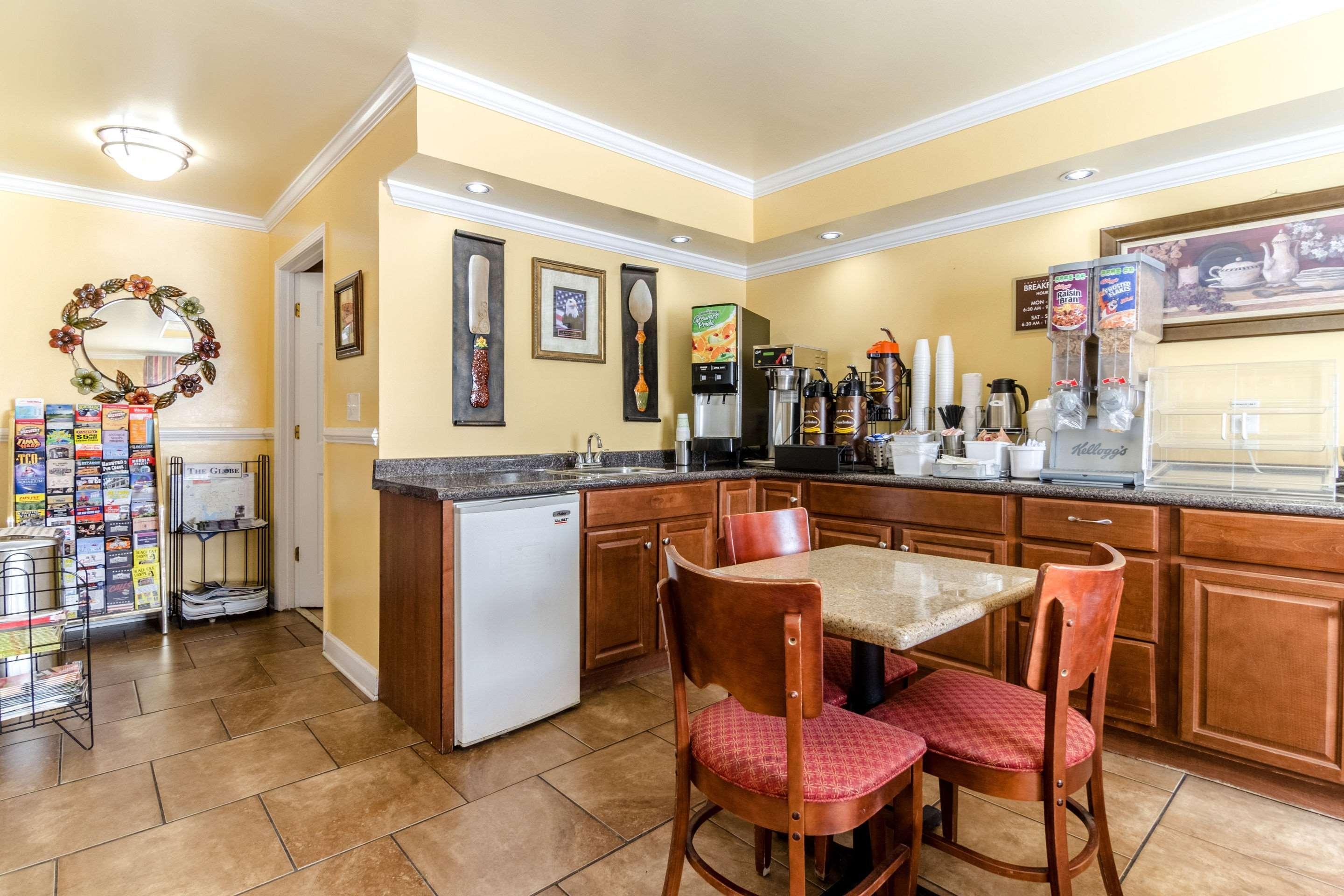 Rodeway Inn & Suites Jacksonville Near Camp Lejeune Экстерьер фото