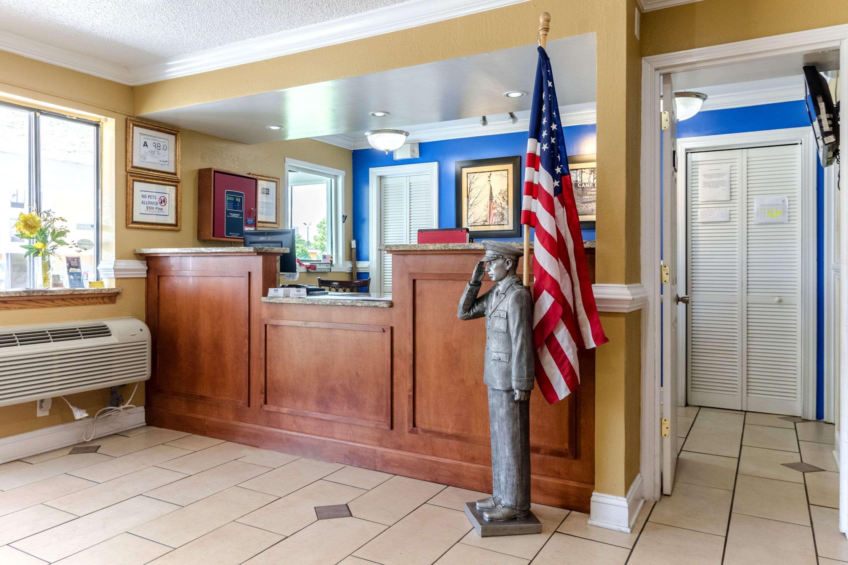 Rodeway Inn & Suites Jacksonville Near Camp Lejeune Экстерьер фото
