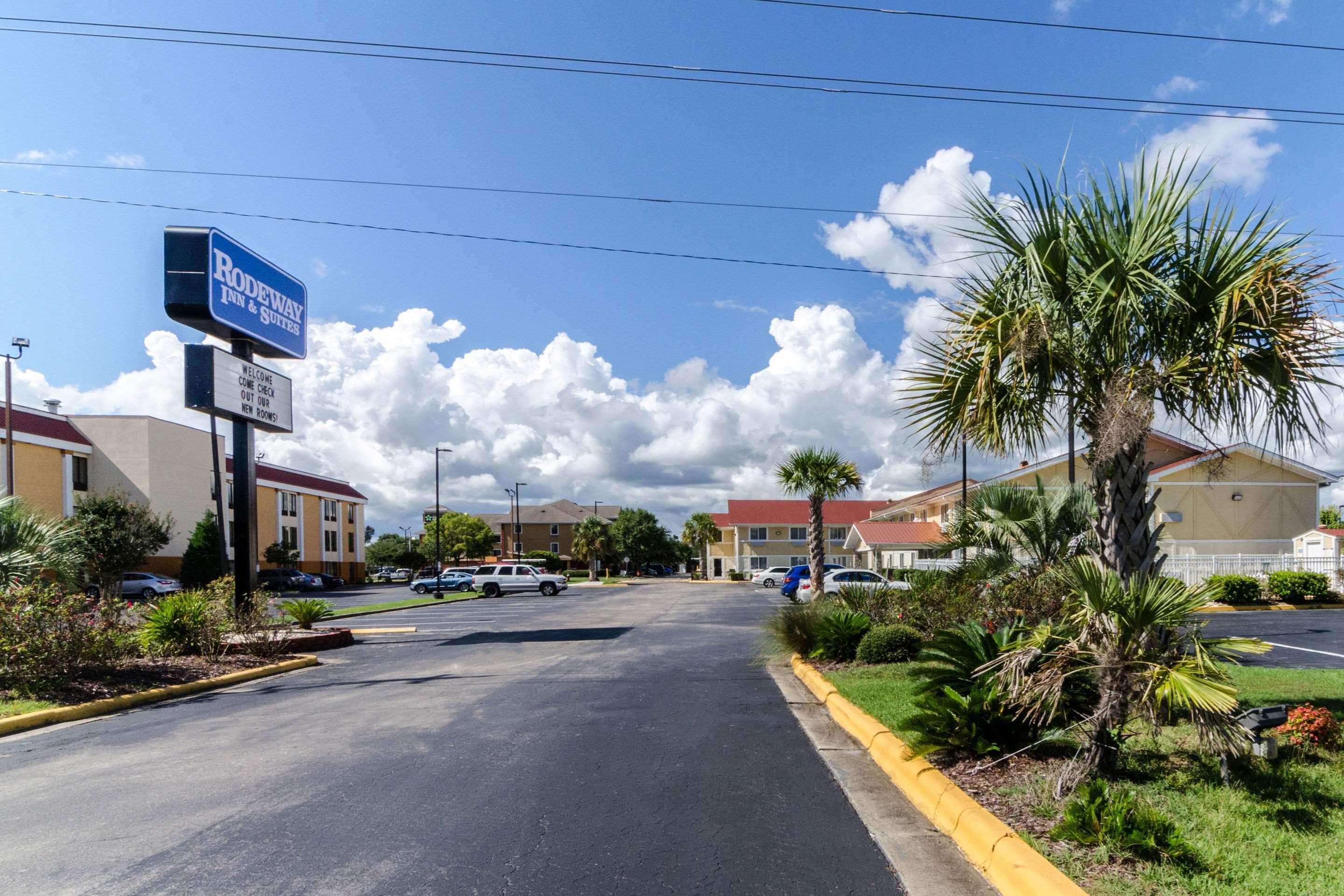 Rodeway Inn & Suites Jacksonville Near Camp Lejeune Экстерьер фото