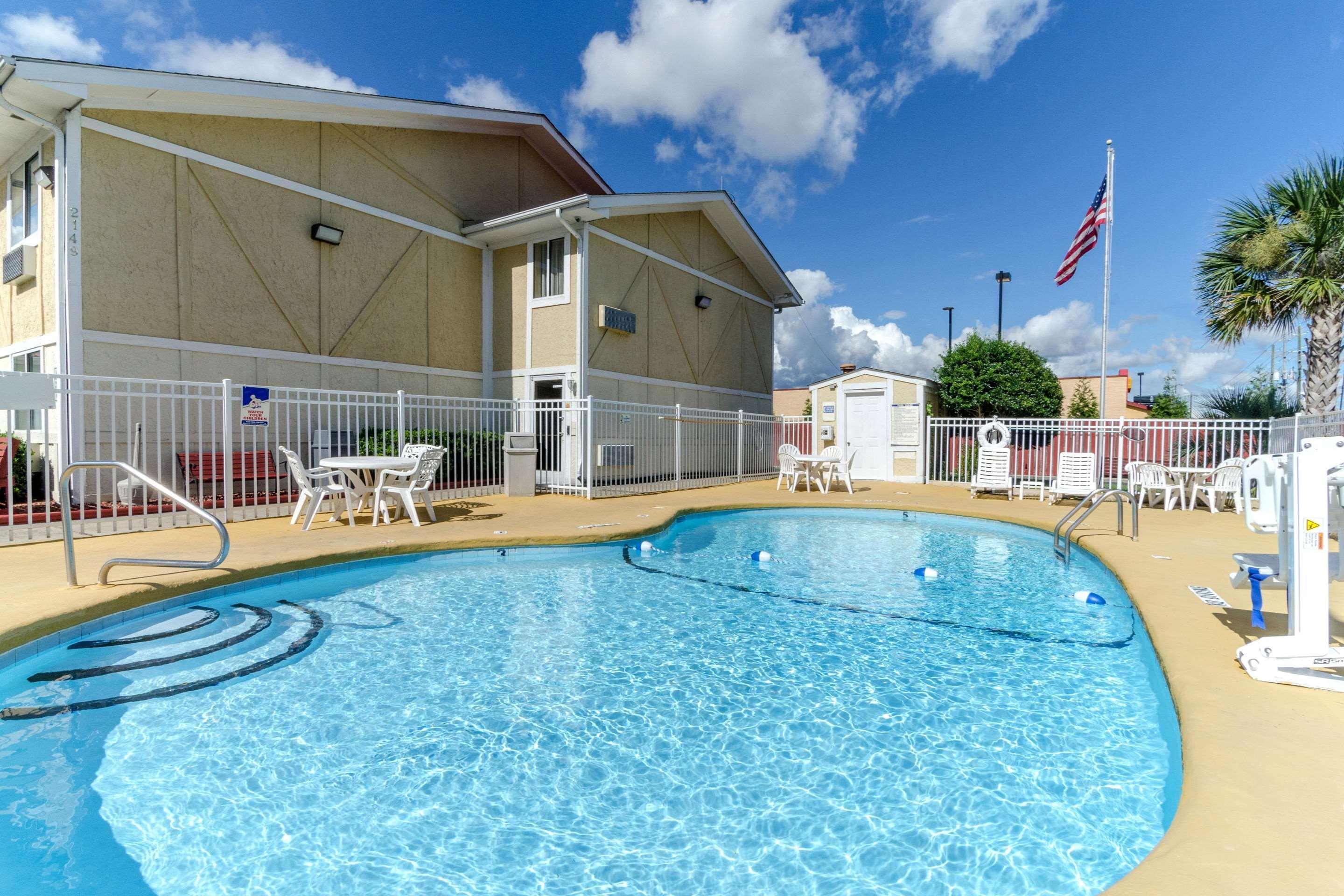 Rodeway Inn & Suites Jacksonville Near Camp Lejeune Экстерьер фото