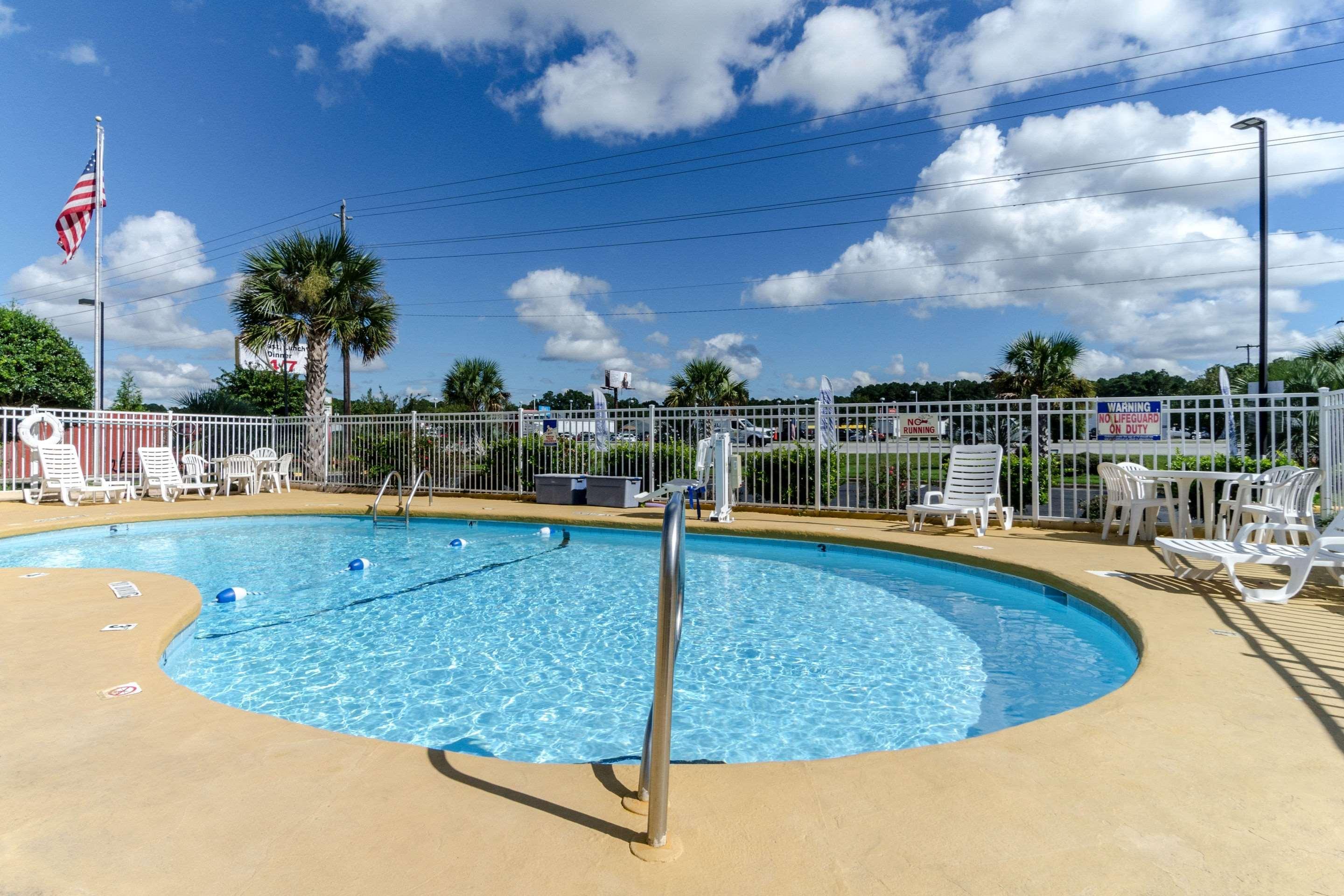 Rodeway Inn & Suites Jacksonville Near Camp Lejeune Экстерьер фото